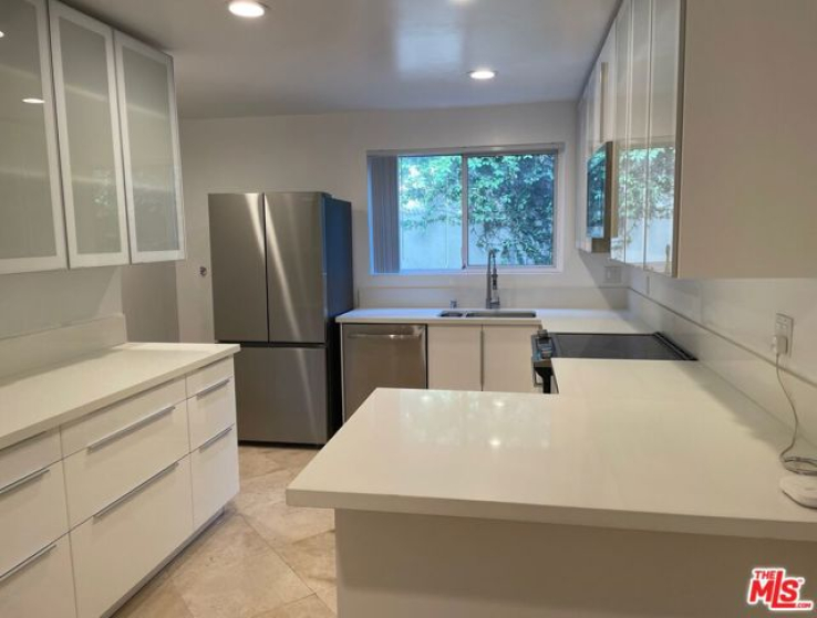 3 Bed Home to Rent in Beverly Hills, California