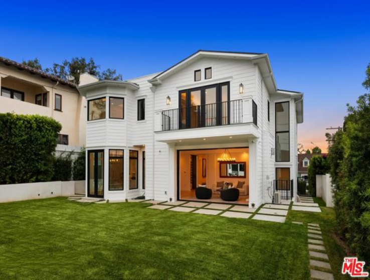 6 Bed Home for Sale in Los Angeles, California