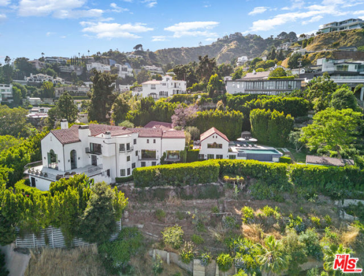 9 Bed Home to Rent in Los Angeles, California