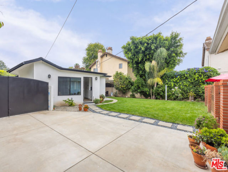 3 Bed Home to Rent in Sherman Oaks, California