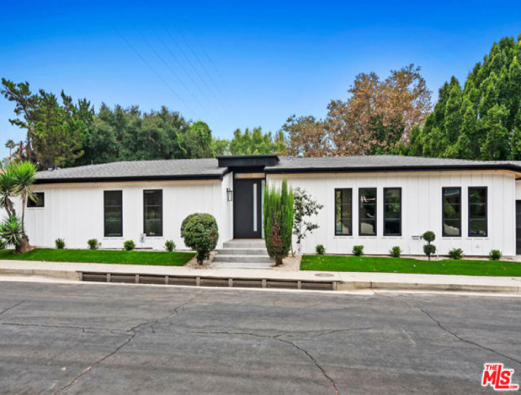 4 Bed Home to Rent in Studio City, California