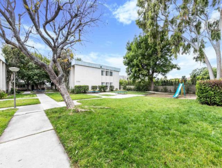  Income Home for Sale in North Hollywood, California