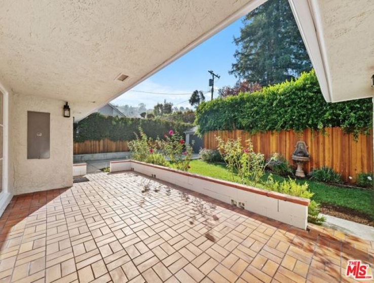 3 Bed Home to Rent in Studio City, California