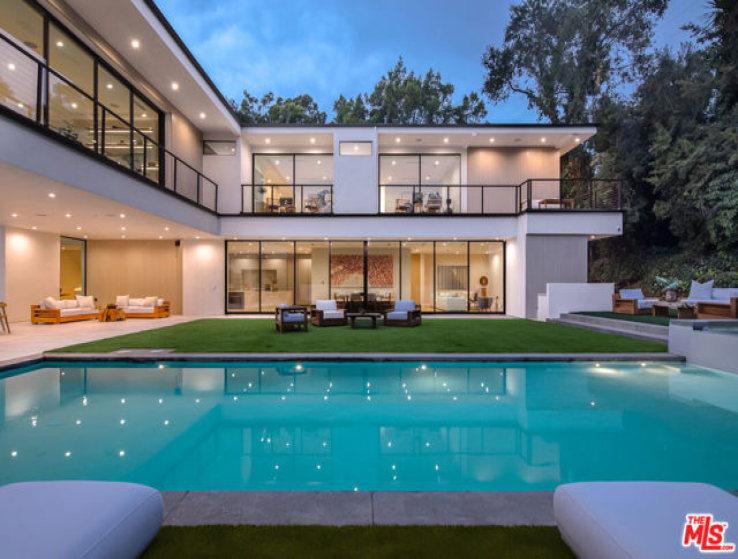 8 Bed Home for Sale in Los Angeles, California