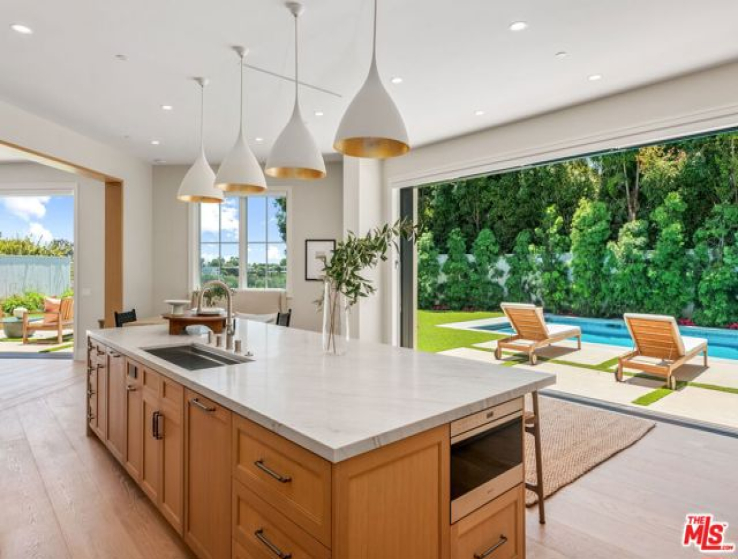 6 Bed Home for Sale in Pacific Palisades, California