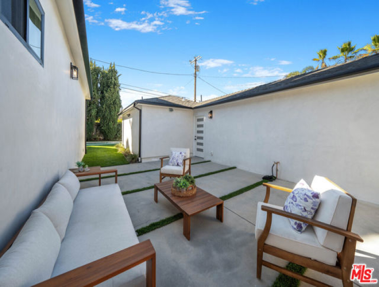 6 Bed Home for Sale in North Hollywood, California