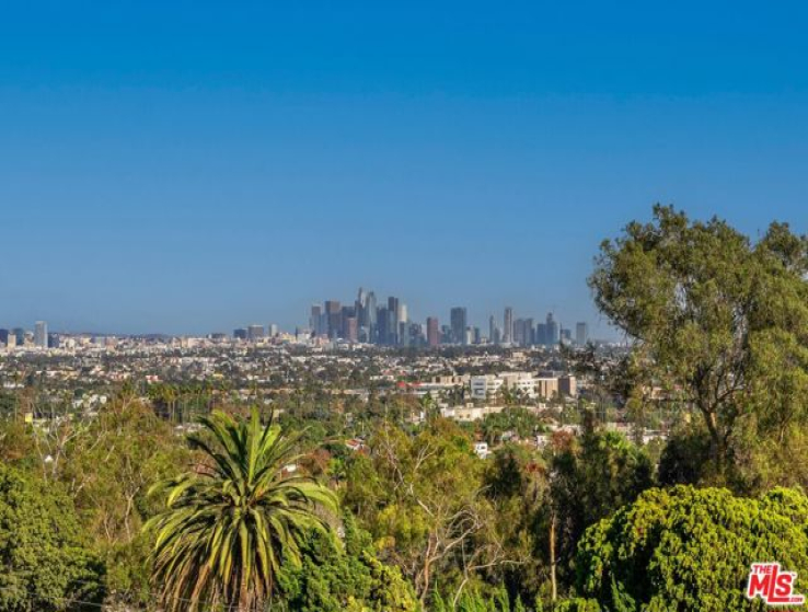 6 Bed Home for Sale in Los Angeles, California