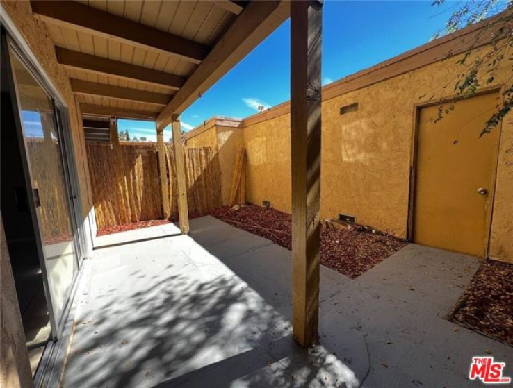 3 Bed Home to Rent in Lancaster, California