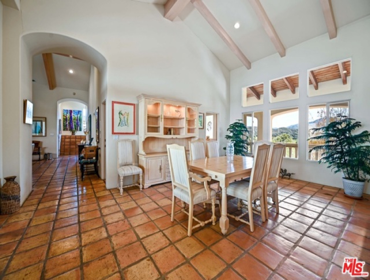 5 Bed Home for Sale in Calabasas, California