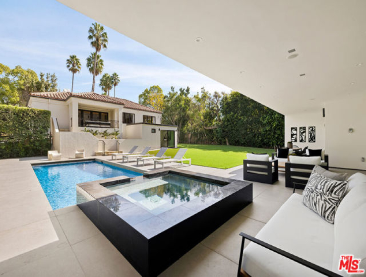 7 Bed Home for Sale in Los Angeles, California