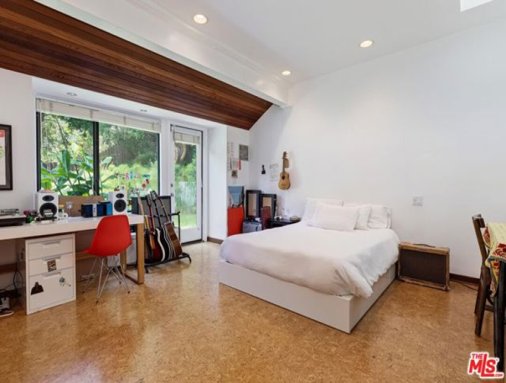 5 Bed Home for Sale in Los Angeles, California