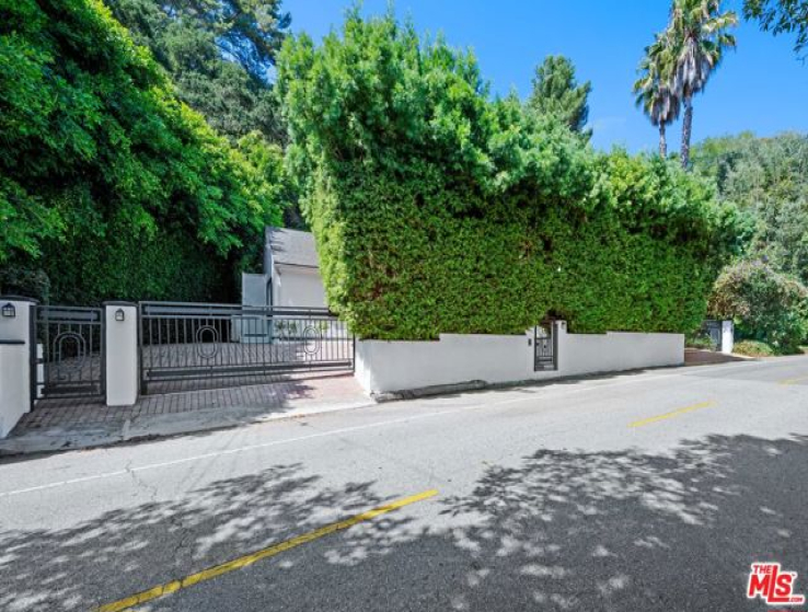 5 Bed Home for Sale in Beverly Hills, California