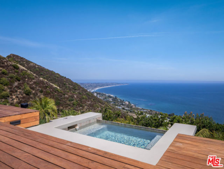 6 Bed Home for Sale in Malibu, California