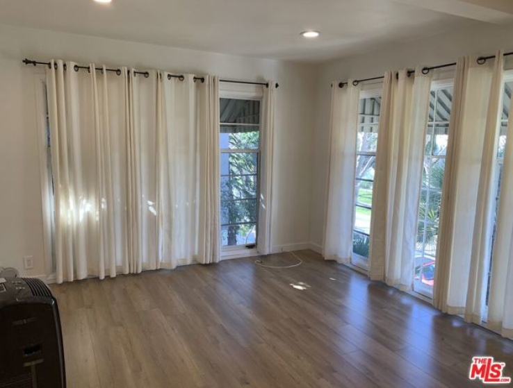 2 Bed Home to Rent in Beverly Hills, California