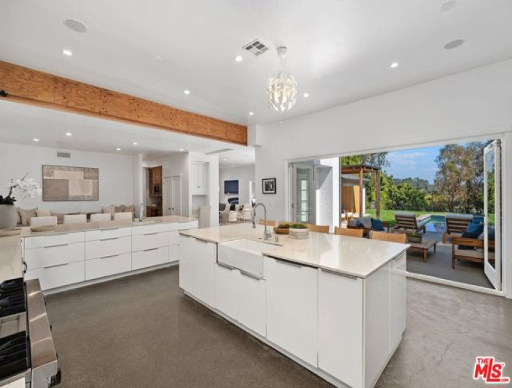 7 Bed Home for Sale in Los Angeles, California