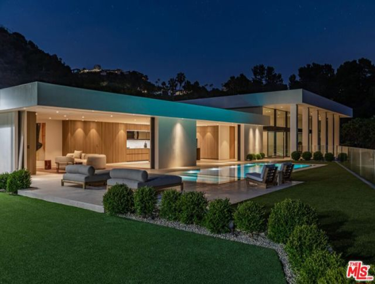 5 Bed Home for Sale in Beverly Hills, California