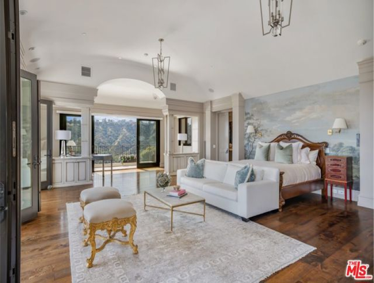 8 Bed Home for Sale in Los Angeles, California