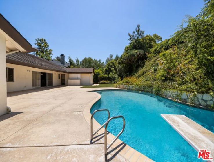 5 Bed Home for Sale in Pacific Palisades, California