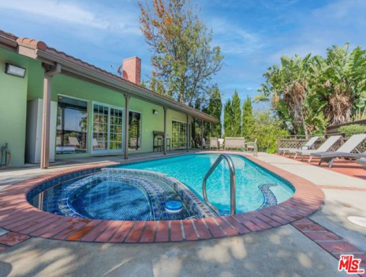 4 Bed Home to Rent in Studio City, California