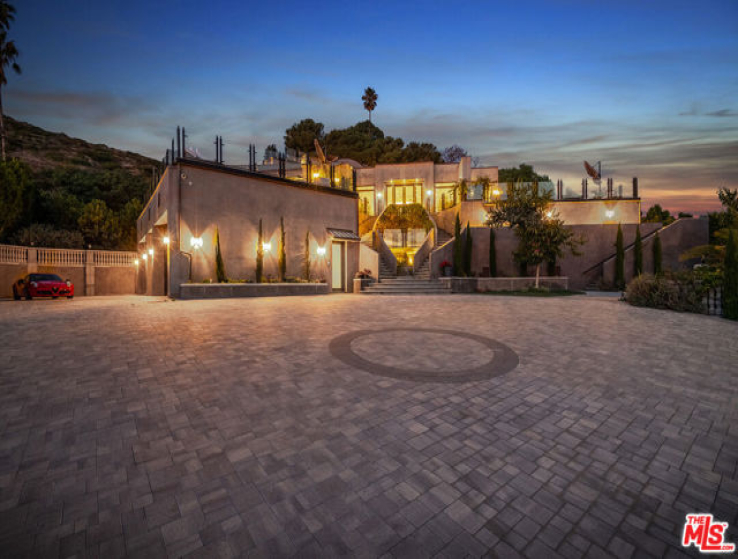 7 Bed Home for Sale in Malibu, California