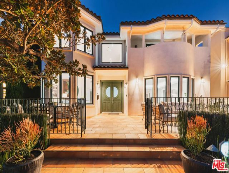 5 Bed Home for Sale in Santa Monica, California