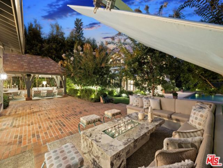 6 Bed Home for Sale in Los Angeles, California