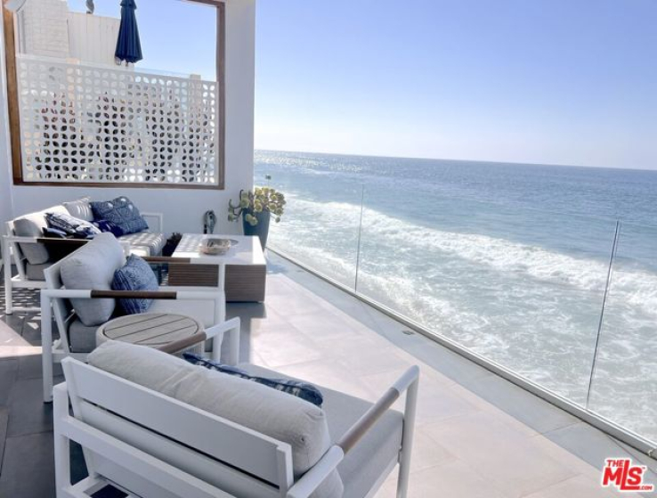 2 Bed Home to Rent in Malibu, California