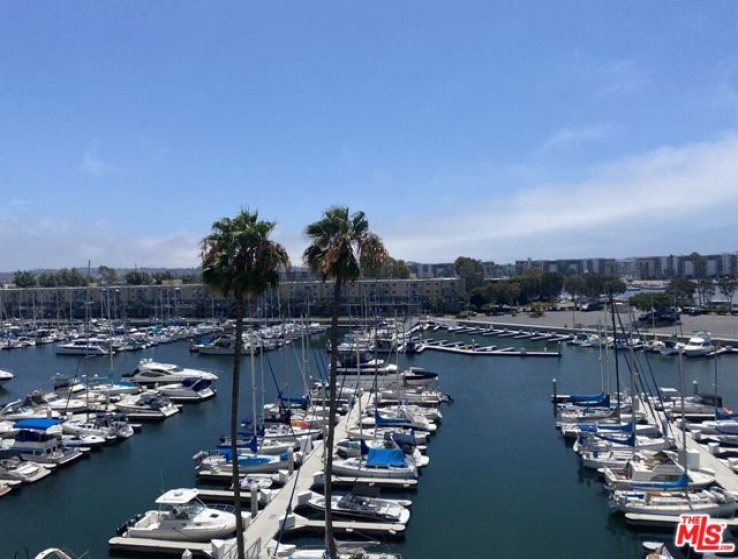 1 Bed Home to Rent in Marina del Rey, California