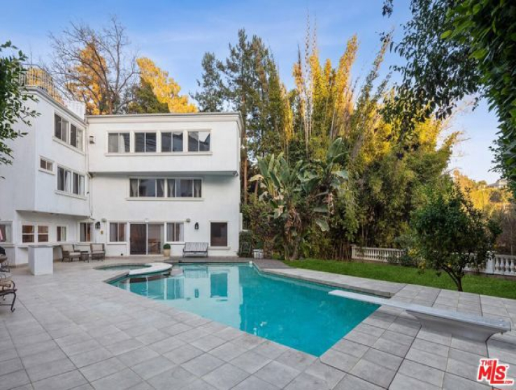 6 Bed Home to Rent in Studio City, California