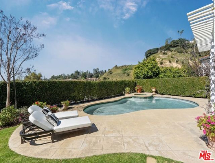 5 Bed Home for Sale in Los Angeles, California