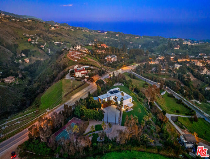 5 Bed Home for Sale in Malibu, California