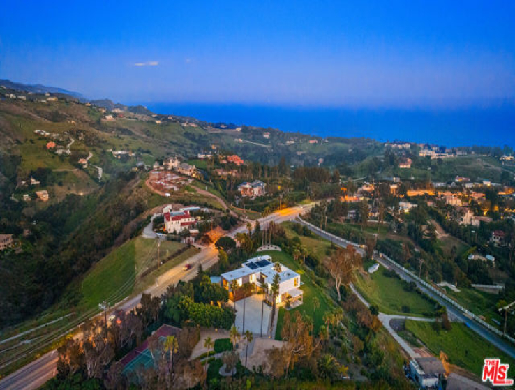 5 Bed Home for Sale in Malibu, California