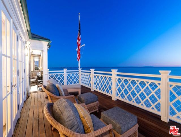 5 Bed Home to Rent in Malibu, California