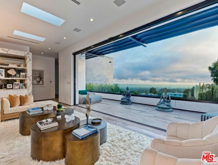 6 Bed Home for Sale in Los Angeles, California