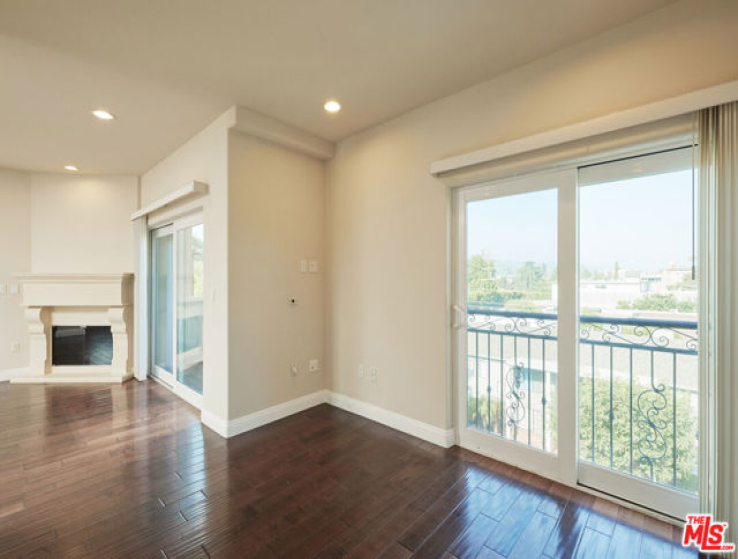 2 Bed Home to Rent in Studio City, California