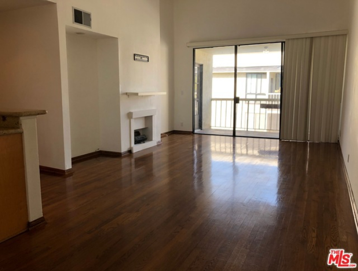 2 Bed Home to Rent in West Hollywood, California