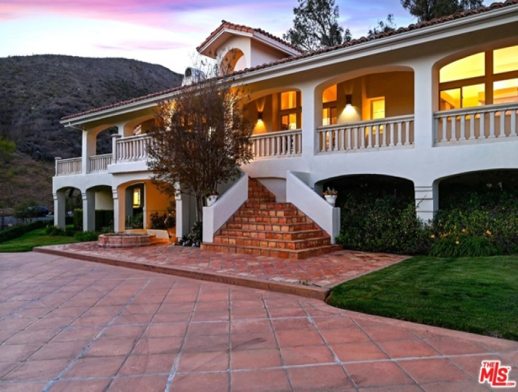 5 Bed Home for Sale in Calabasas, California