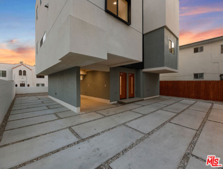  Income Home for Sale in Los Angeles, California