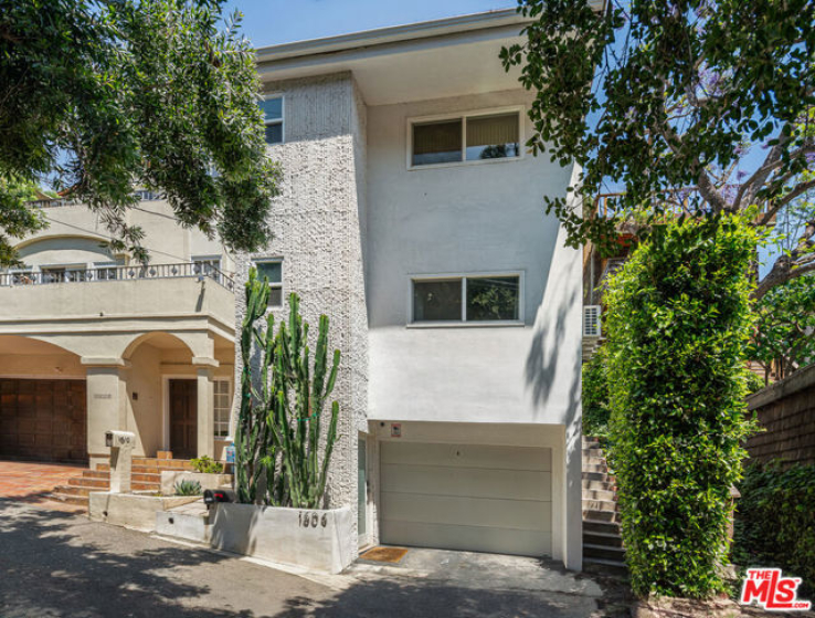 2 Bed Home for Sale in Los Angeles, California