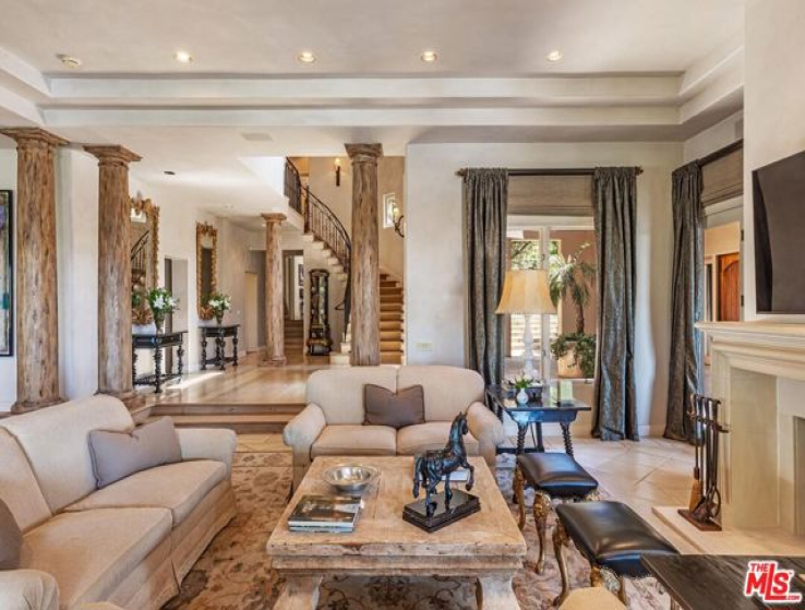 8 Bed Home for Sale in Los Angeles, California