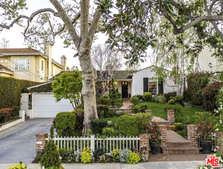 4 Bed Home for Sale in Toluca Lake, California