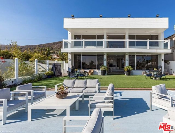 5 Bed Home to Rent in Malibu, California