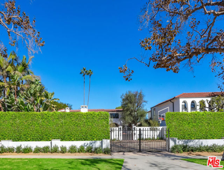 6 Bed Home for Sale in Beverly Hills, California