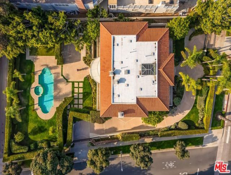 6 Bed Home for Sale in Beverly Hills, California