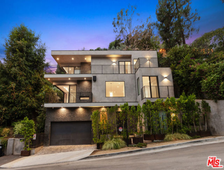 4 Bed Home for Sale in Los Angeles, California