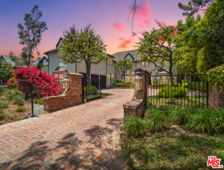 8 Bed Home for Sale in Los Angeles, California