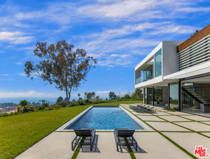 5 Bed Home for Sale in Malibu, California