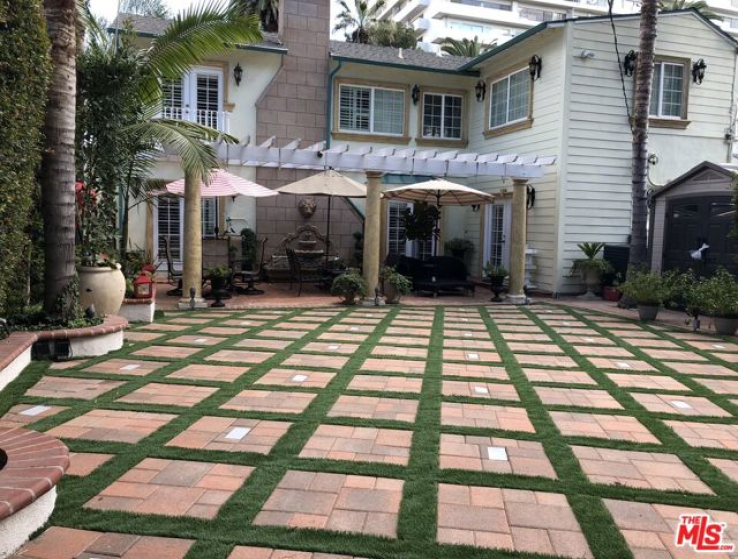 4 Bed Home to Rent in Beverly Hills, California