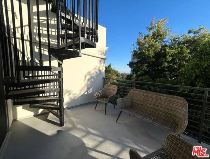 2 Bed Home to Rent in West Hollywood, California