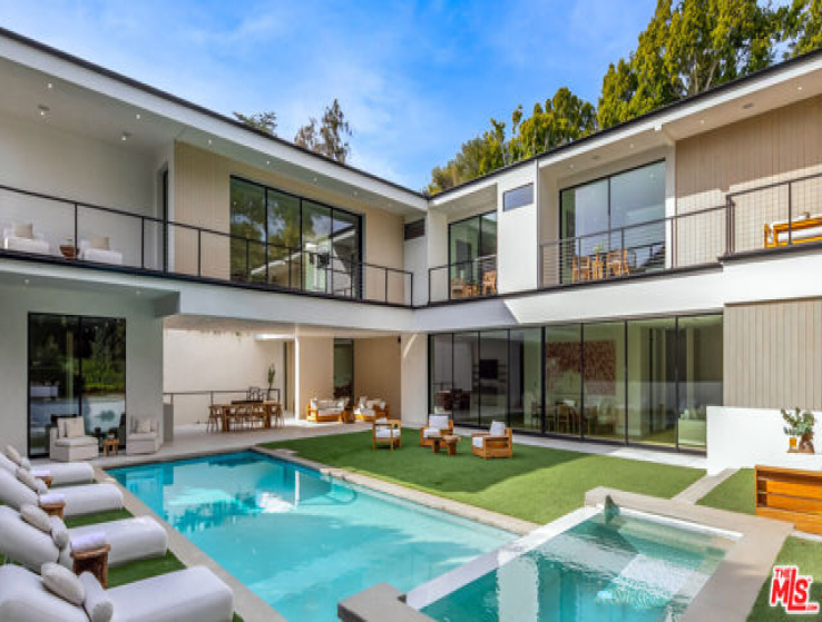 8 Bed Home for Sale in Los Angeles, California